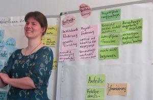 Karin Luttmann stellt Förderbedingungen in Sachsen dar, 2015 in Chemnitz..